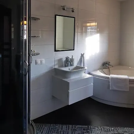 홈스테이 Sarni Szlak 자보자